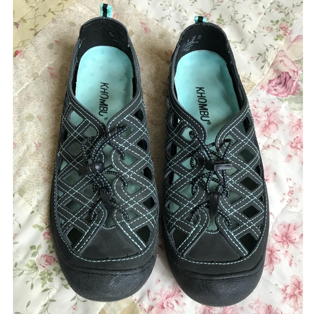 Khombu Sandals 7.5